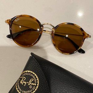 Ray-Ban ROUND FLECK Sunglasses